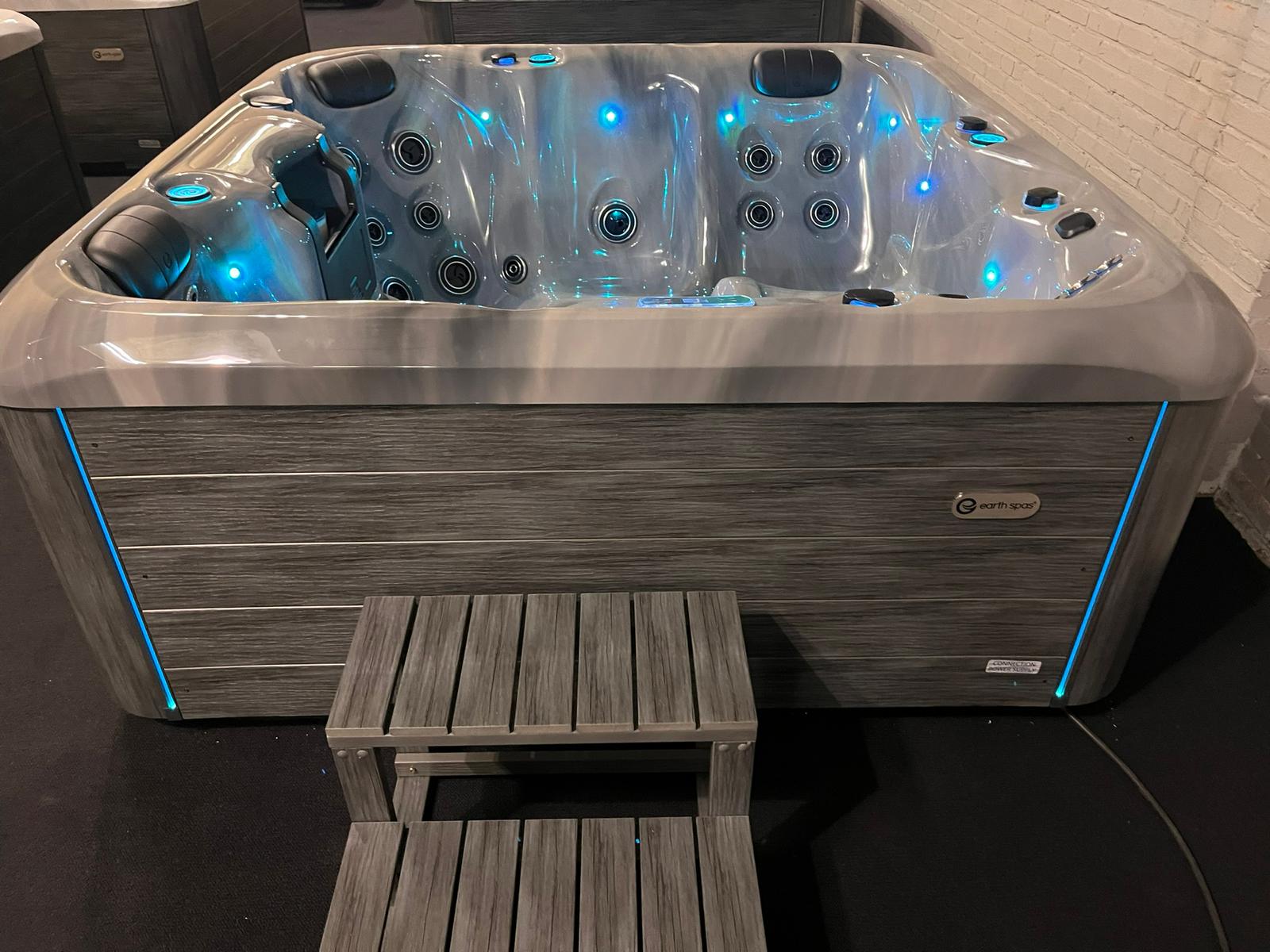 Twee opgestelde Earth Spas spa’s